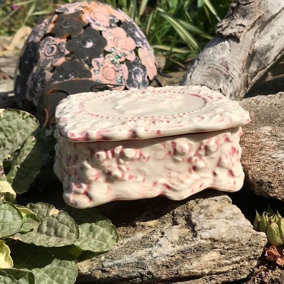 Vintage Jenny Lind Trinket Box - Picture 9 of 11